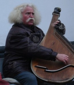 712547-street-folk-musician-with-ukrainian-instrument-bandura